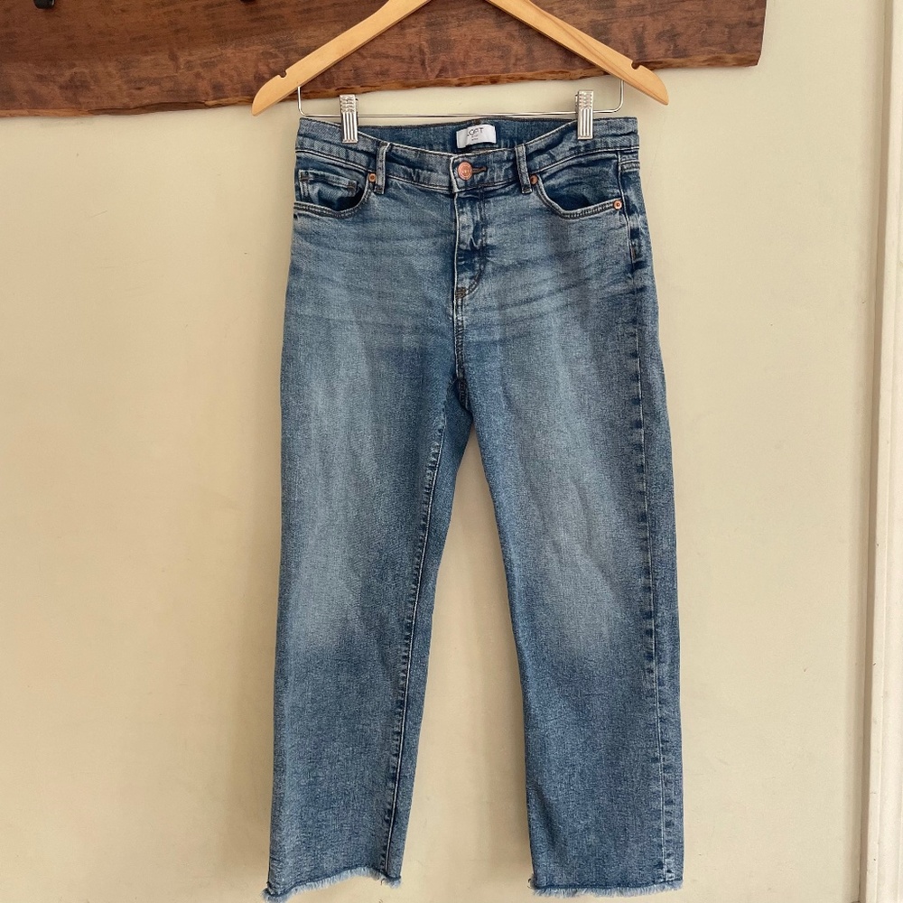 LOFT | Cropped Straight Leg Denim Mid-Rise Jeans With Fray Hem size 4P